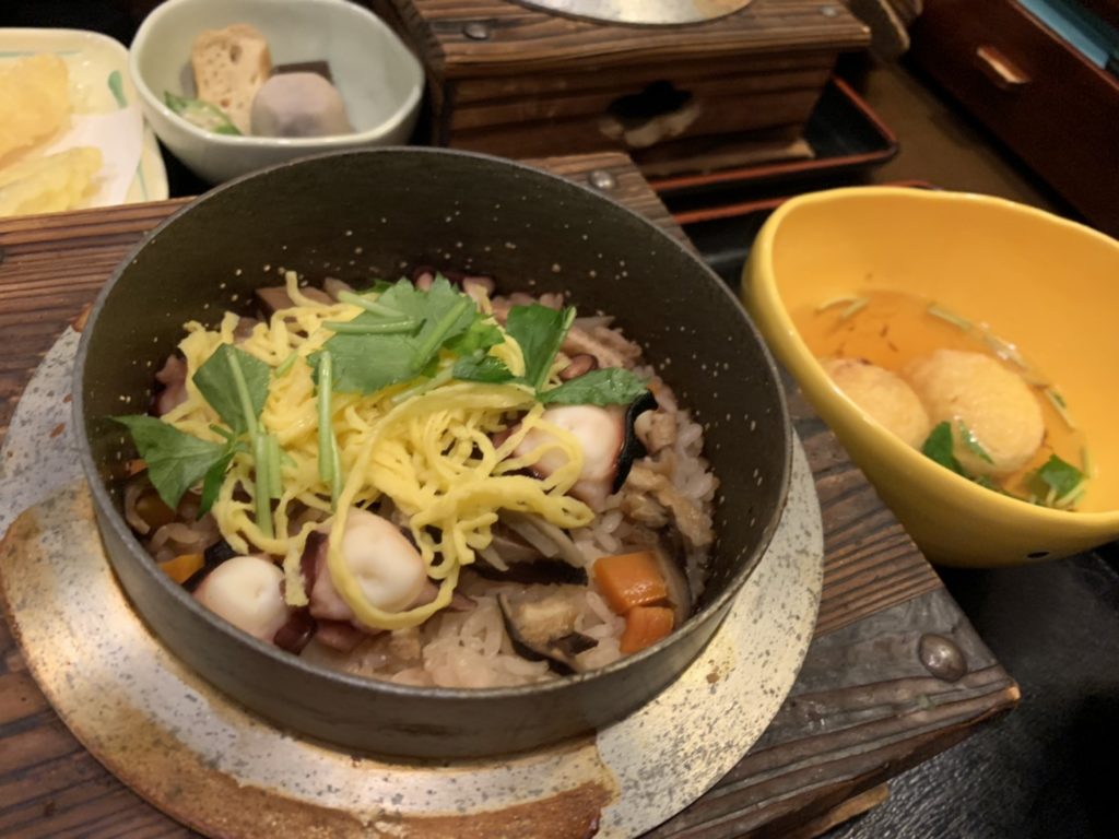 ¡Gran viaje para crear nuestro nuevo plato distintivo "Kamameshi estilo